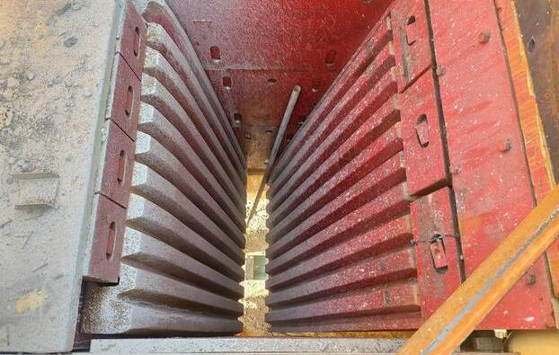 Inspection and maintenance methods of jaw crusher lining