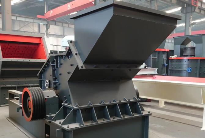 Fine crushing sand making machine